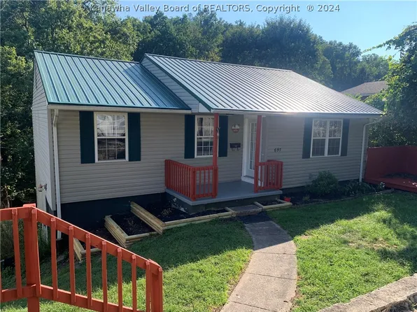 697 Forest Cir, South Charleston, WV 25303
