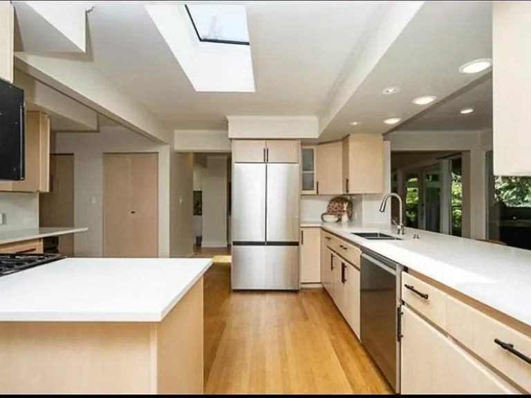 3841 Bayridge Ave — Photo 5