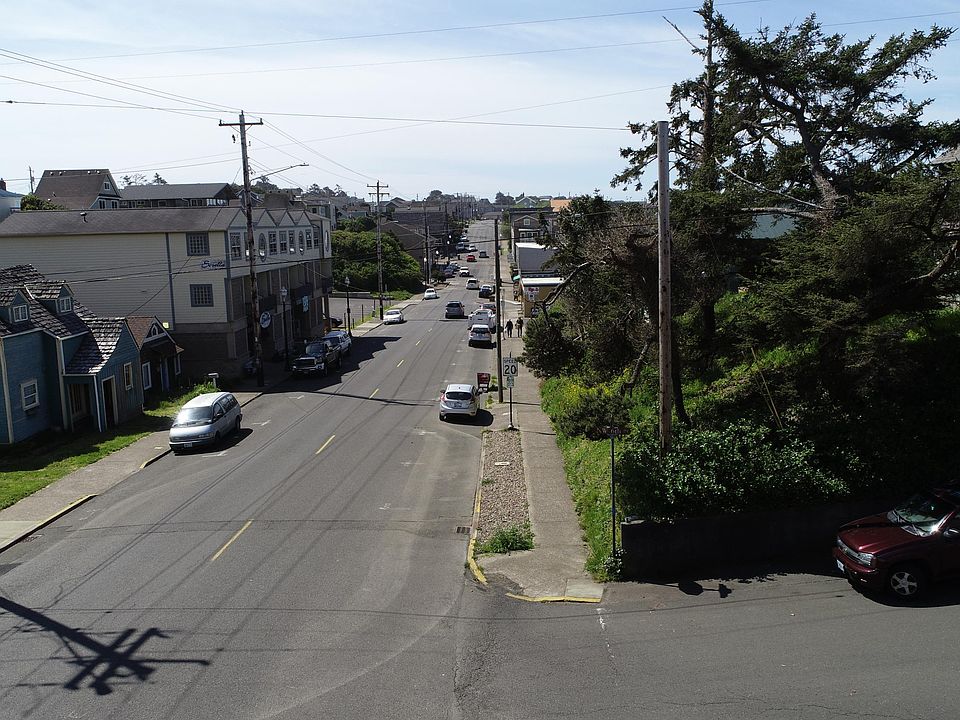 2nd image of 606 NW Coast St