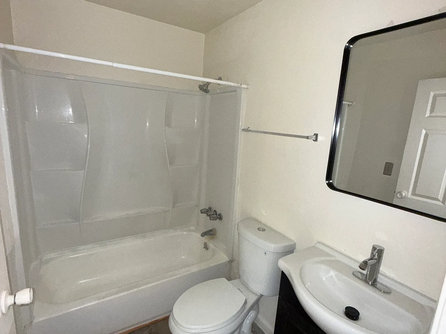 2 bed, 800 sqft, $1,690 — Photo 4