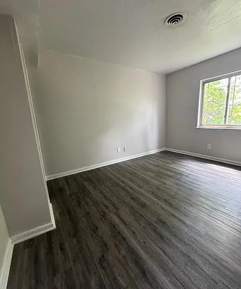 2032 Catalpa Dr #E — Photo 5