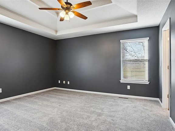 3rd image of 520 SE Onyx Dr