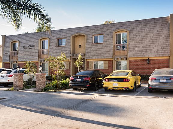 5025 Niagara Ave, San Diego-Front of Commnity