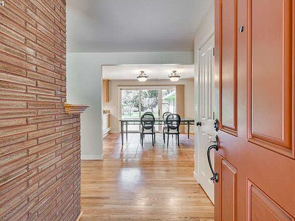2nd image of 445 SE 24th Ave