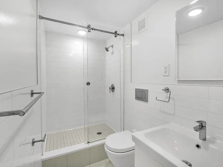 220 E 22nd St #GLE — Photo 3