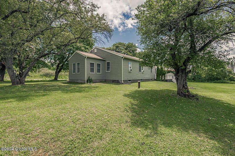 5th image of 340 McKay Road