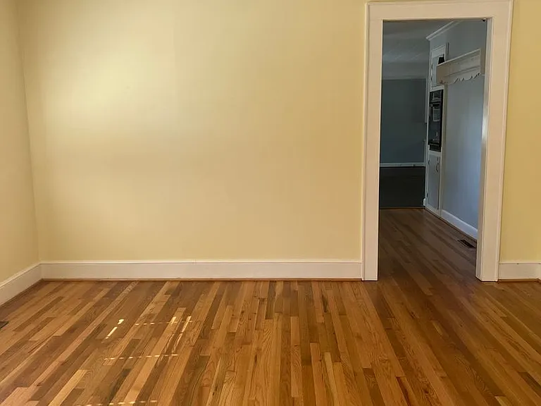 407 Janie St — Photo 7