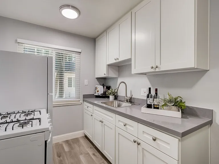 Sunset Crossings Apartments — Photo 9