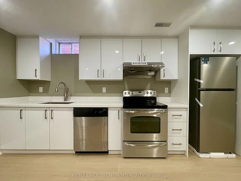 824 College Manor Dr #LOWER — Photo 16