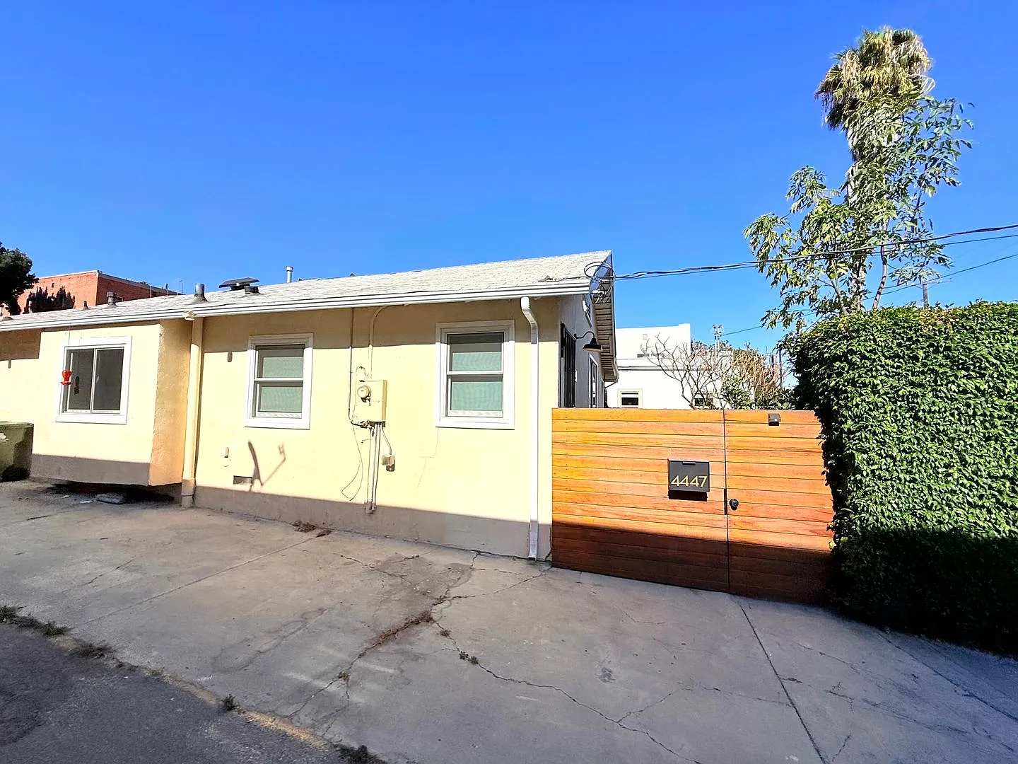 Fantastic 3 bed 1 bath Home with Spacious Outdoor Spaces in Virgil Village — Photo 2