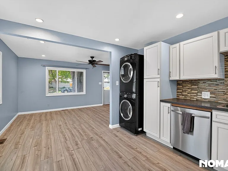 2520 S Knox Ct — Photo 22