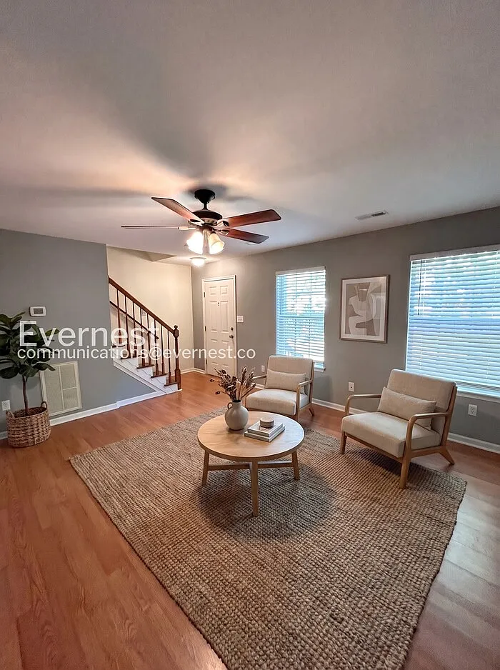 3 bed, 1.5 bath, 1200 sqft, $2,700 — Photo 3