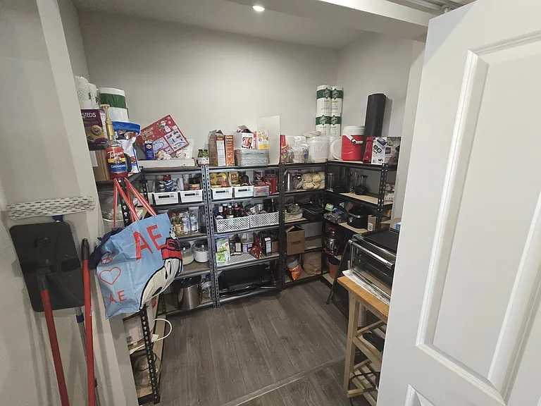 9424 N Alder St — Photo 10