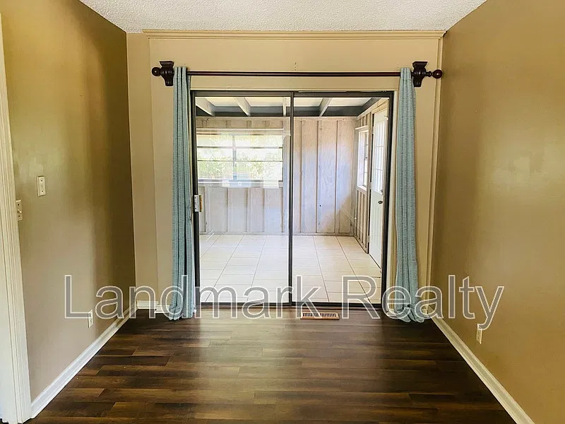 3 bed, 2.0 bath, 1658 sqft, $1,800 — Photo 3