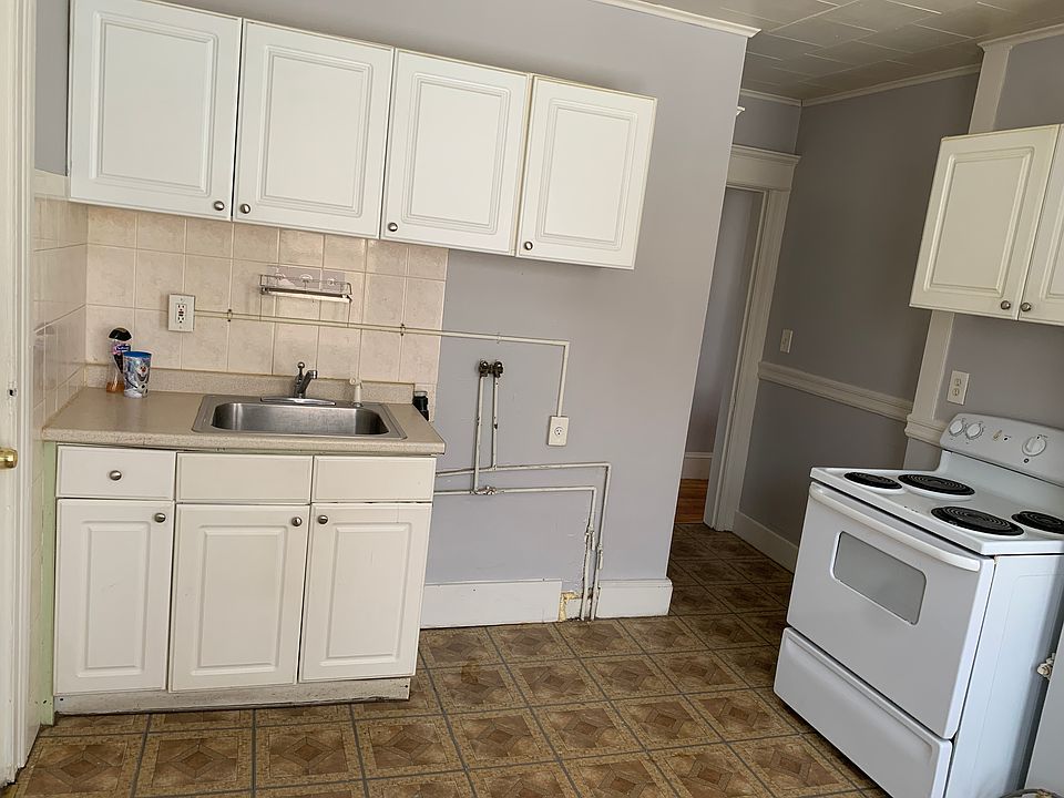 2nd image of 7 Washington St APT 2L