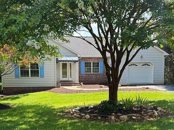 2nd image of 141 Chestnut Creek Dr