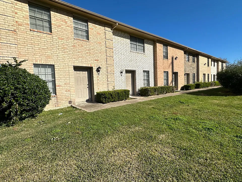 Laurel Square Townhomes