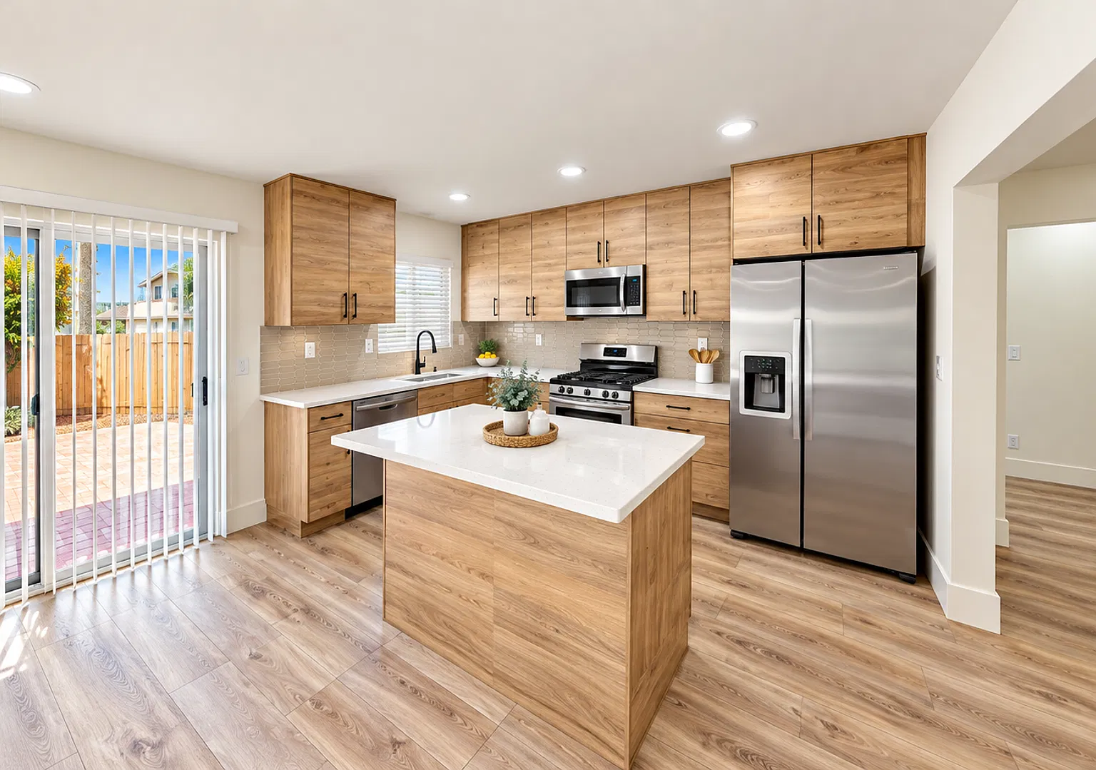 Renovated in 2025, 6 bed house on 63rd! — Photo 3