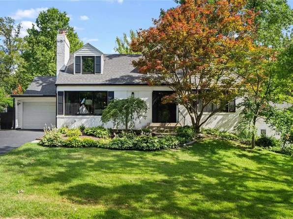 30 Southridge Dr, Saint Louis, MO 63122