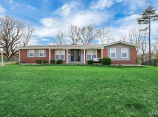 5 Hideaway Ln, Ballwin, MO 63011