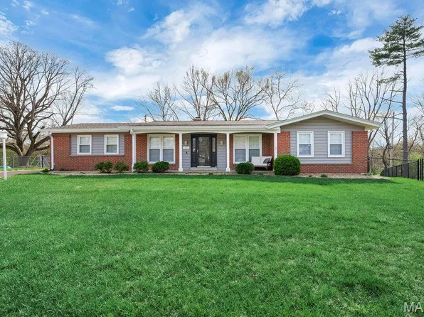 5 Hideaway Ln, Ballwin, MO 63011