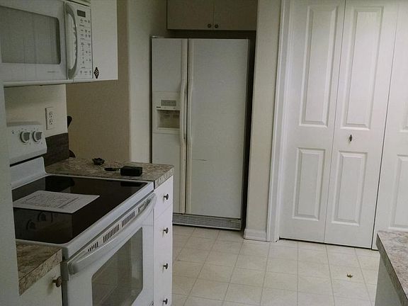 Range, built-in microwave, side by side fridge, ice/water in