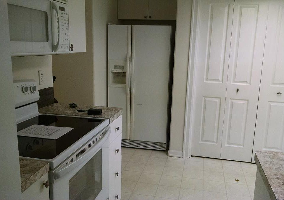 Range, built-in microwave, side by side fridge, ice/water in