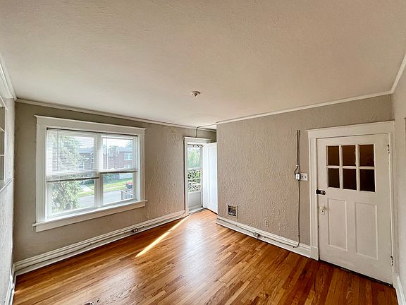 4th image of 5019 Chippewa St #A