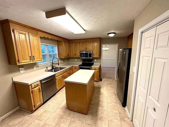 5th image of 211 Hedgerow Ln