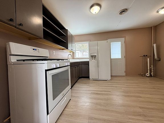 4th image of 2630 Ritchie St