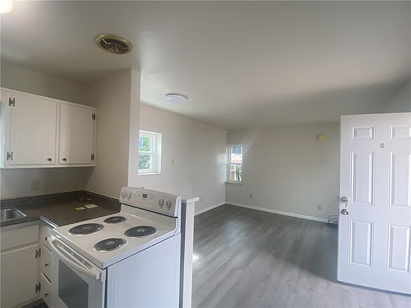 5th image of 319 S Spring St #D