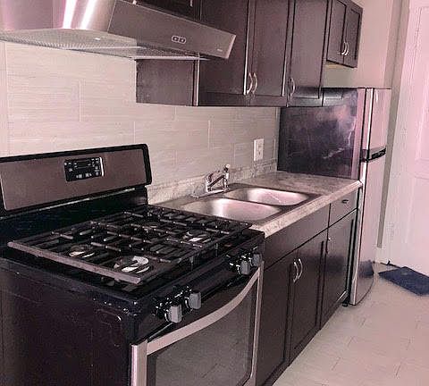2nd image of 1062 W Thorndale Ave #1R