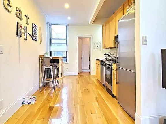5th image of 411 E 6th St #6F