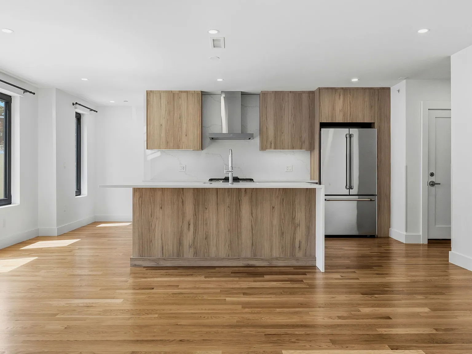2 bed, 1231 sqft, $4,500 — Photo 4