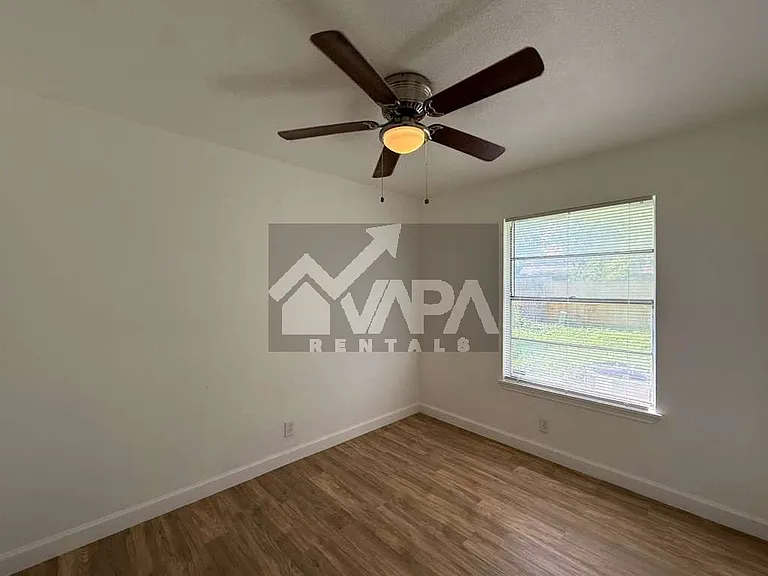 7210 Glen Trl — Photo 12