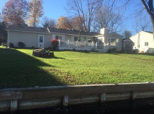 11719 Ridge Dr, Pinckney, MI 48169