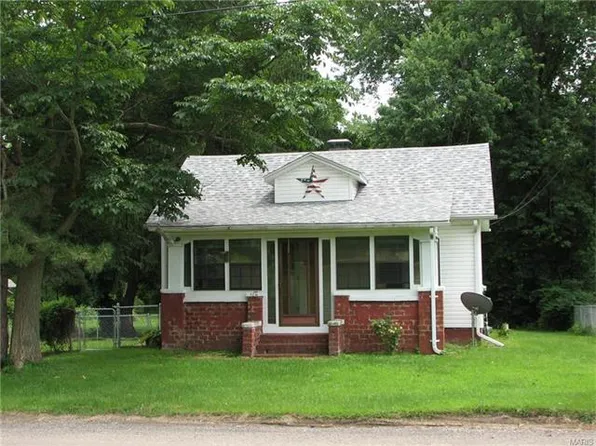 126 Edwards St, Glen Carbon, IL 62034