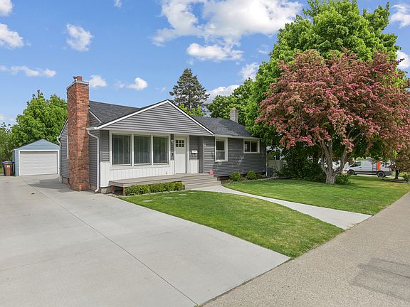 3rd image of 6005 N Ridgeview Pl