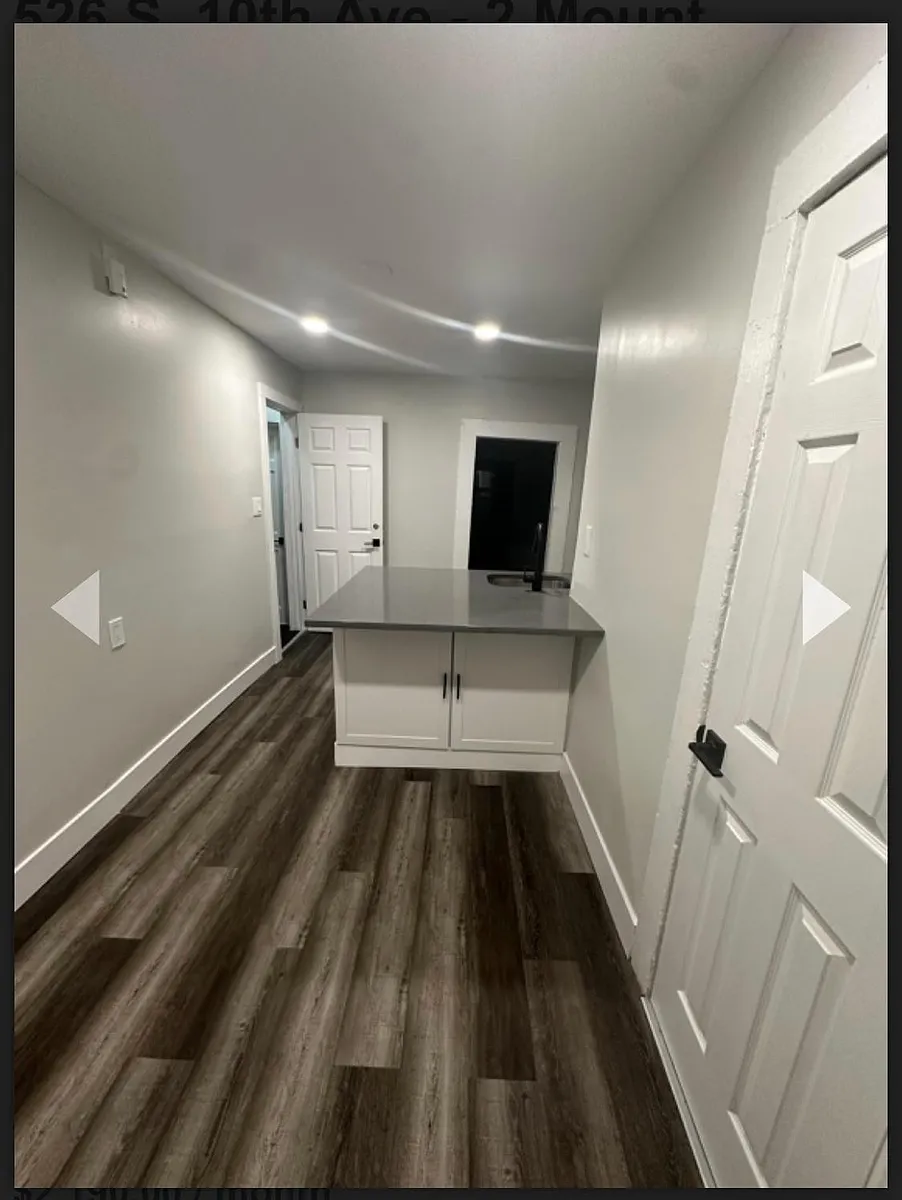 Building Photo - 526 S 10th Ave #2
