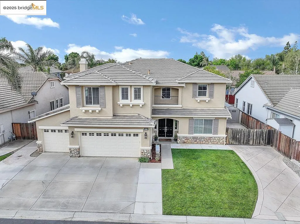 2212 Winchester Loop photo 1
