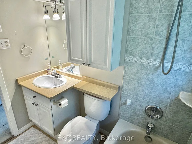 108 Katherine St — Photo 17