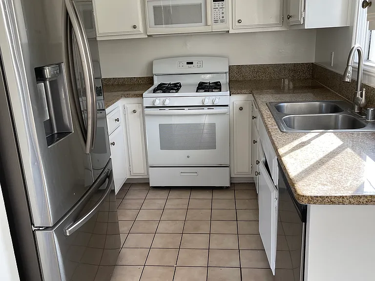 425 S Doheny Dr #7 — Photo 6
