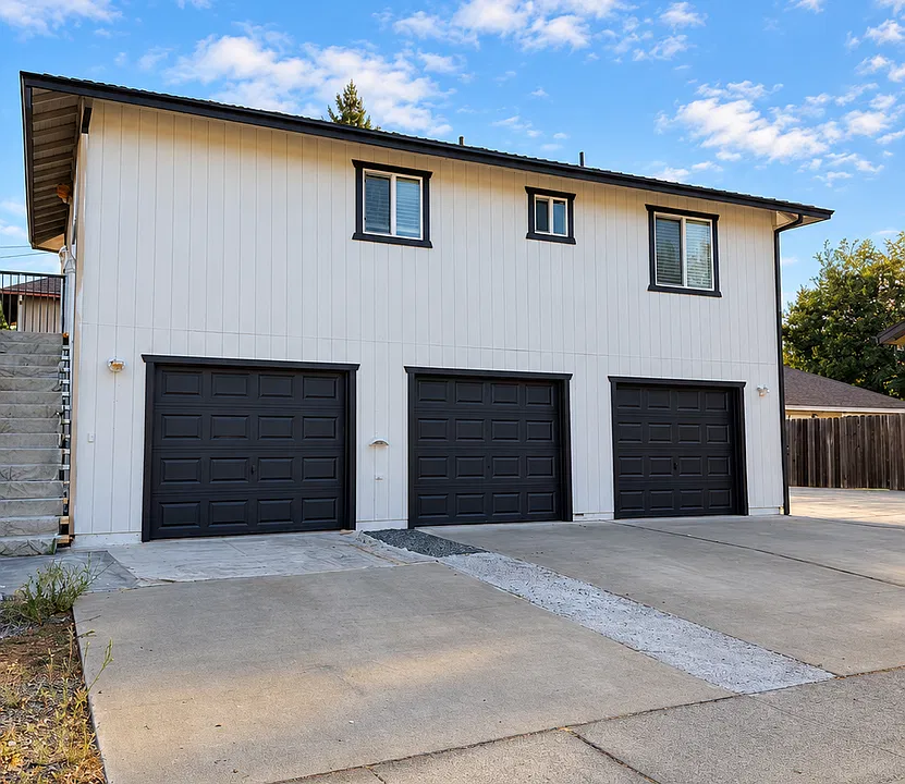 854 Shearer St