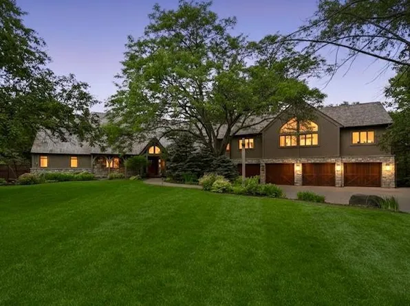 10420 Bluff Cir, Chaska, MN 55318