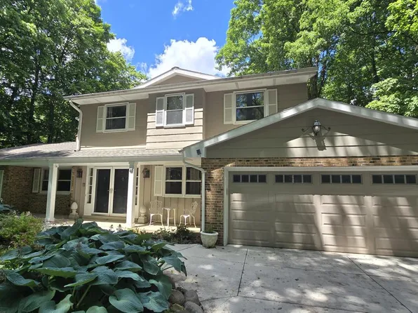 8480 W Edgerton AVENUE, Greendale, WI 53129