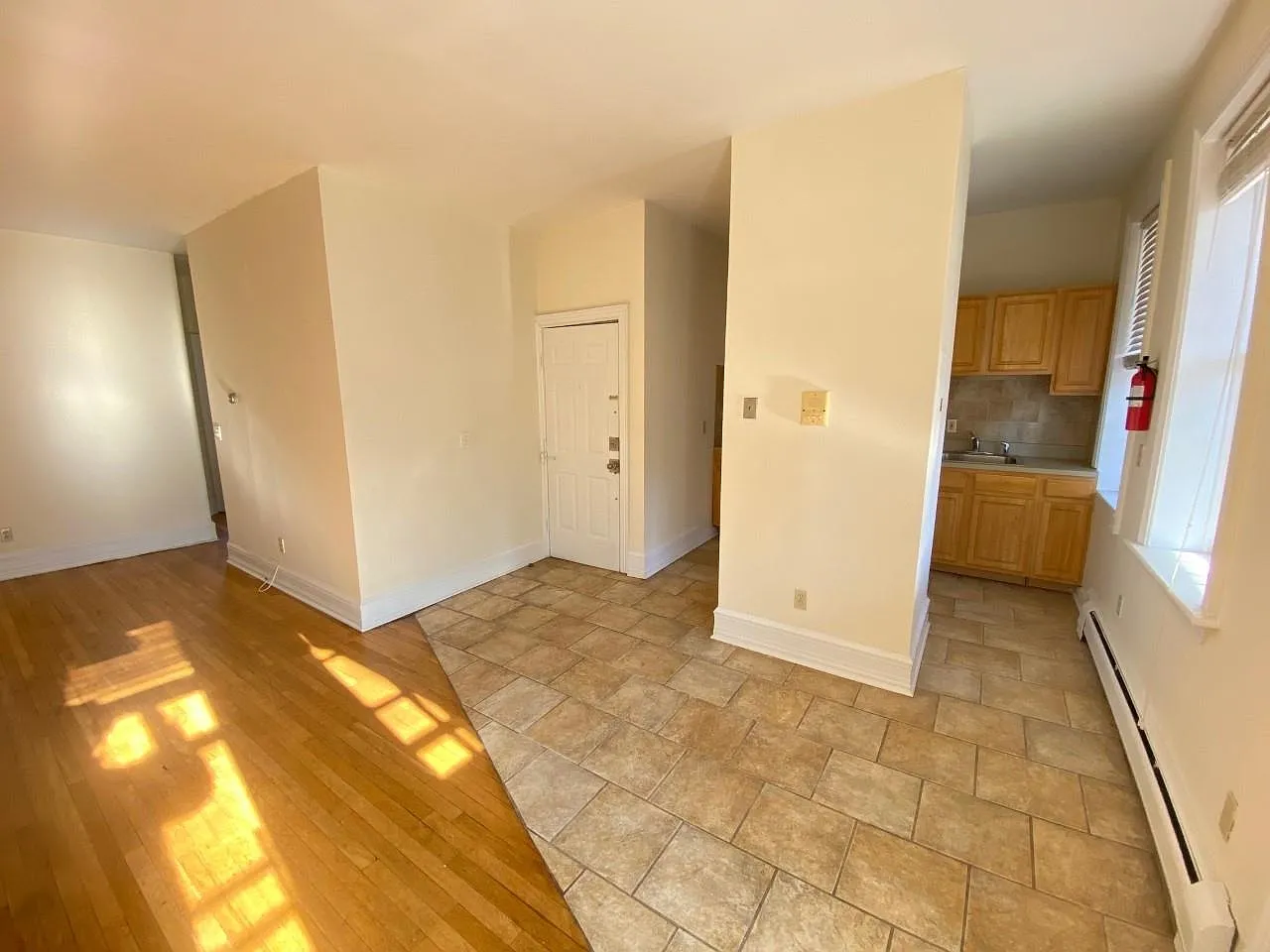 2 bed, 1.0 bath, $3,400 — Photo 2