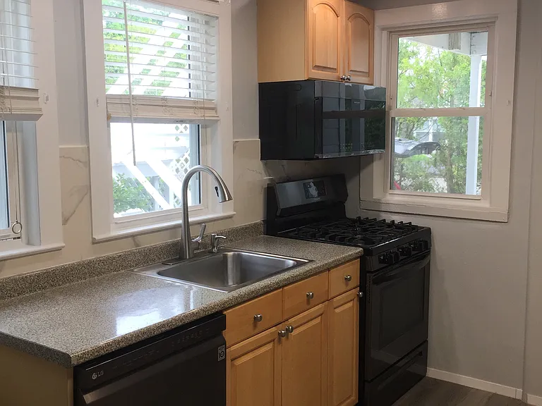 12 Library Ave — Photo 9