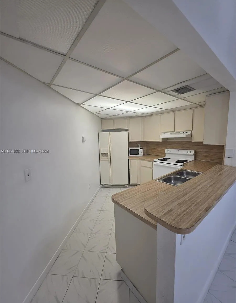 Bleau Fontaine Condo #3 — Photo 4