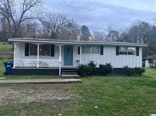 6015 Saks Rd, Anniston, AL 36206