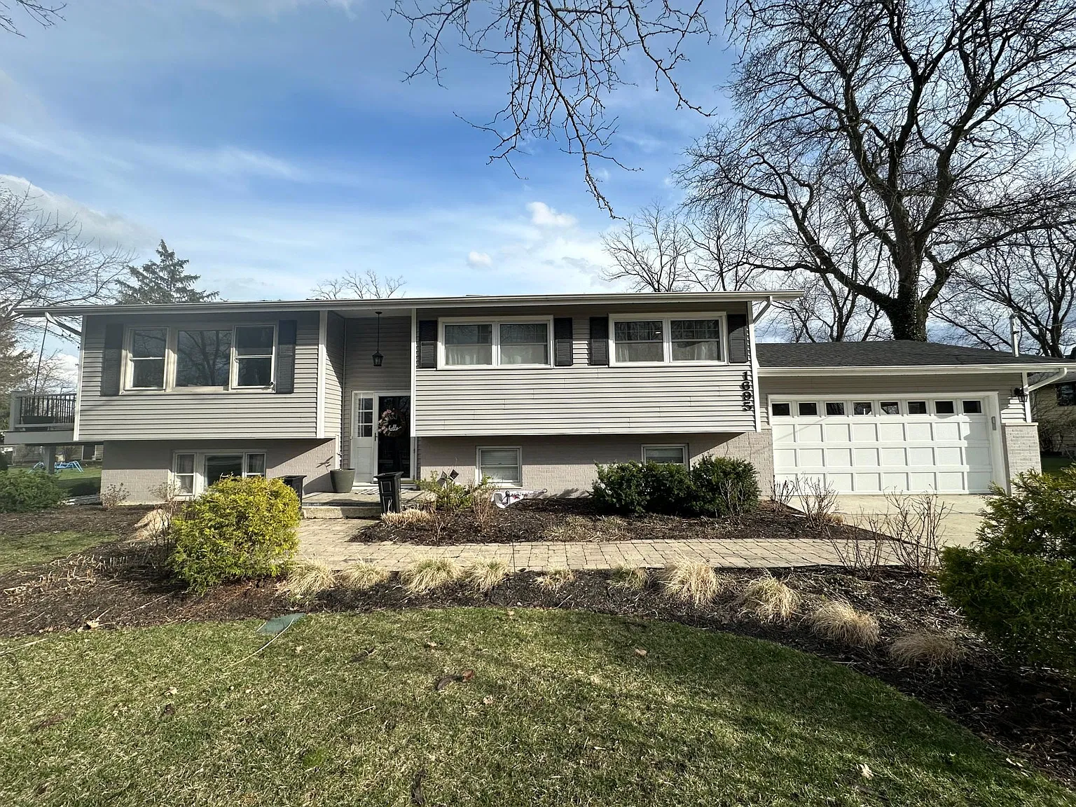 4 bed, 2552 sqft, $3,400 — Photo 1